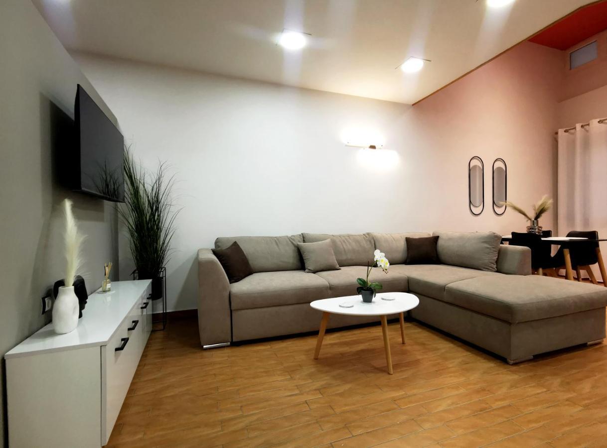 Pg Luxury Apartment Kavala Exteriör bild